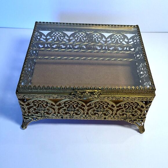 Gorgeous vintage gold filigree jewelry casket, jewelry box beveled glass - Picture 1 of 7